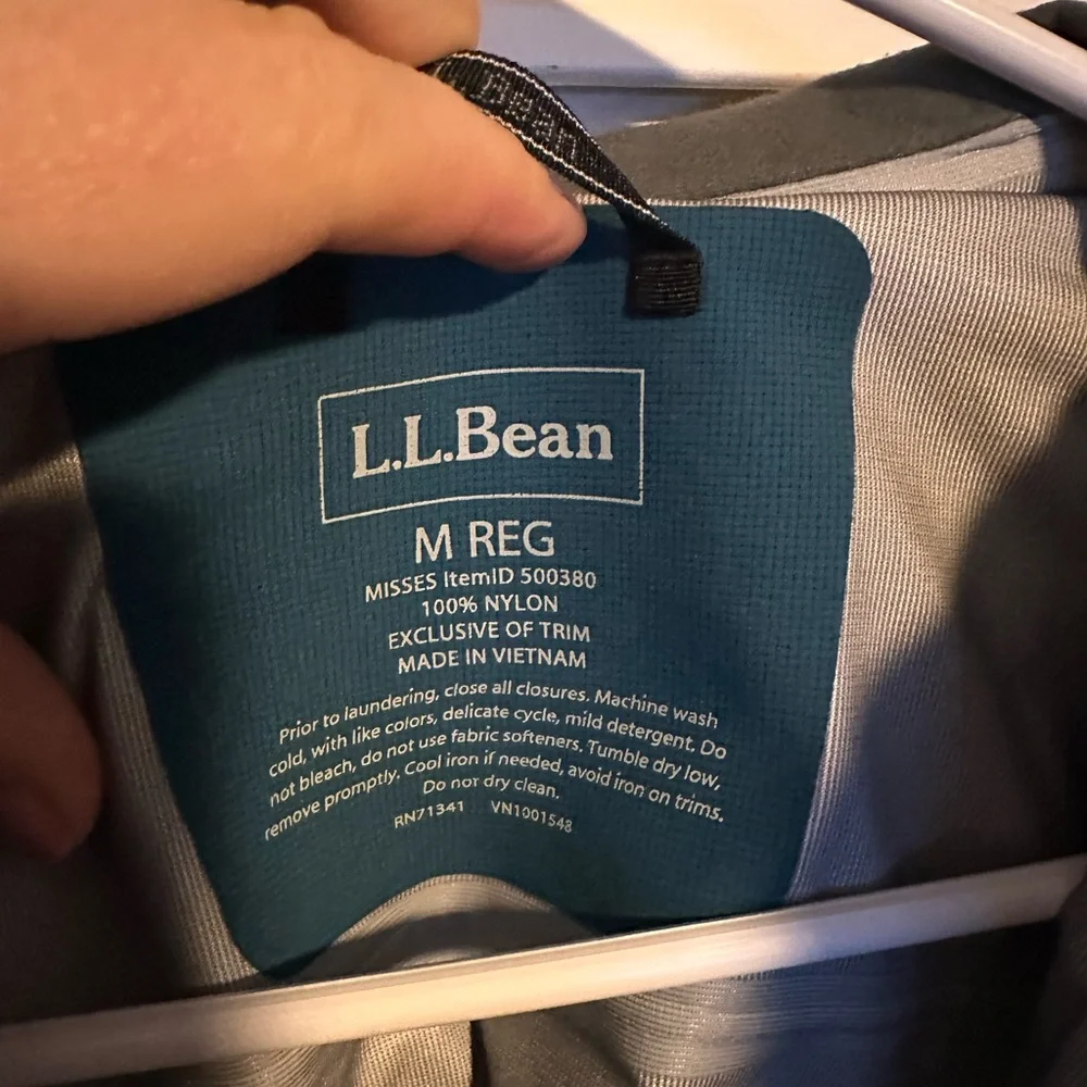LL Bean women’s raincoat size medium - Picture 7 of 8
